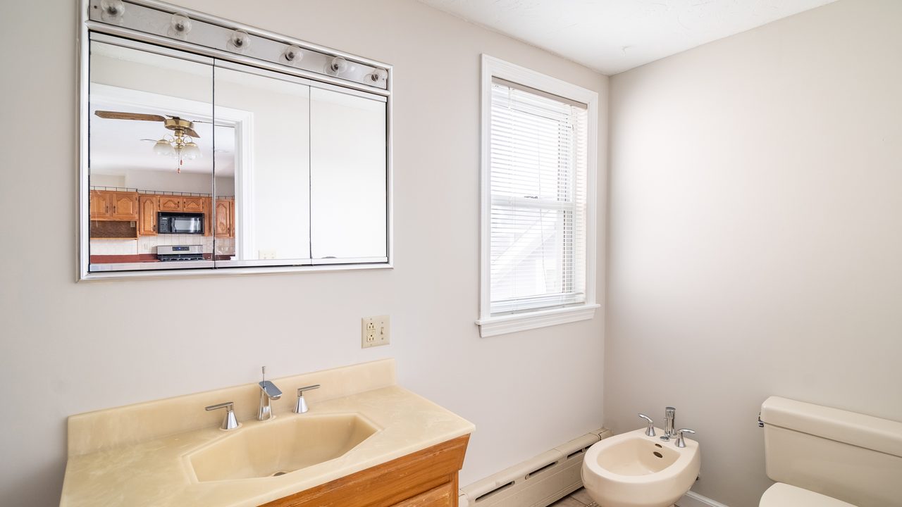 #1668: Somerville - Queen Bedroom A - 9