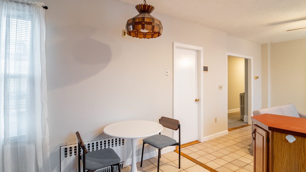 #1668: Somerville - Queen Bedroom A - 4