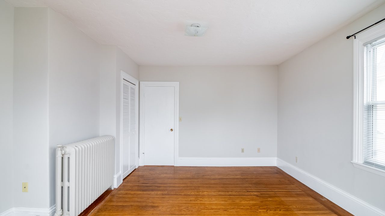 #1668: Somerville - Queen Bedroom A - 13