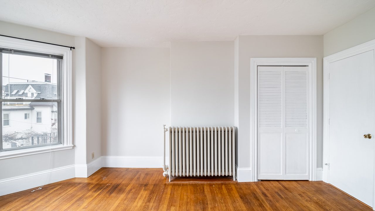 #1668: Somerville - Queen Bedroom A - 14