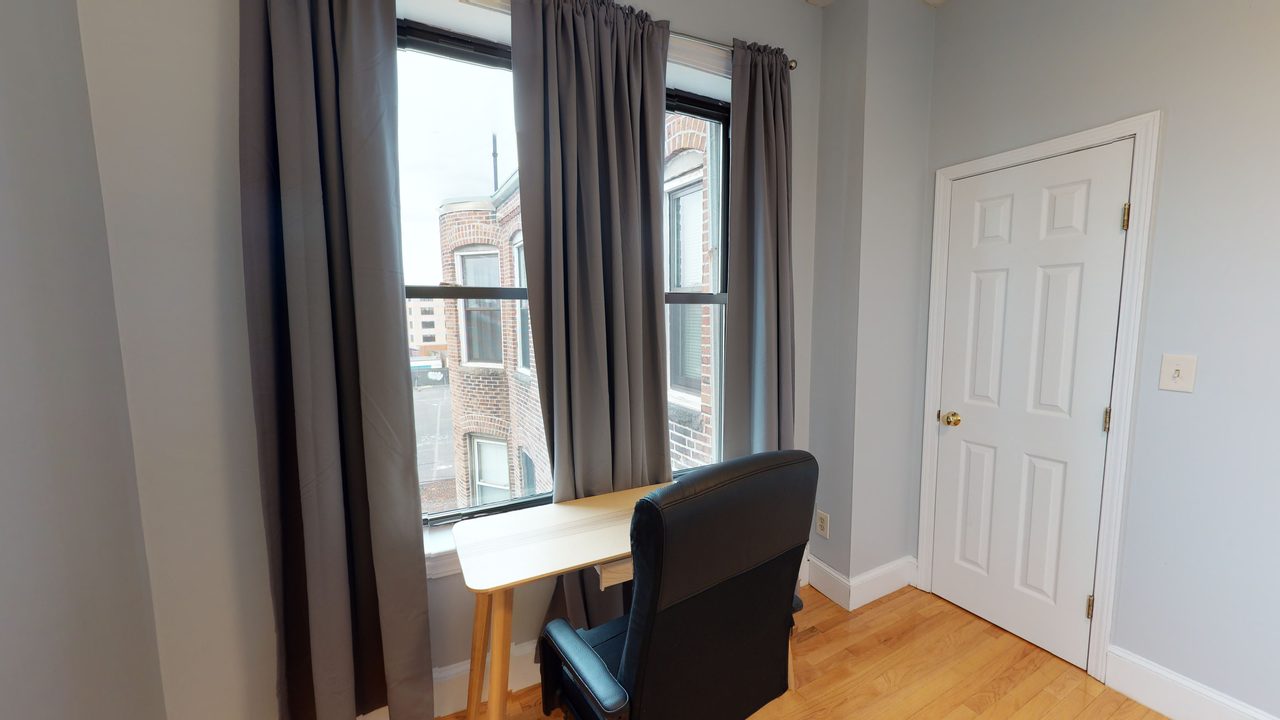  #535: Allston - Queen Bedroom B  -  #535: Allston  - Gallery -  6