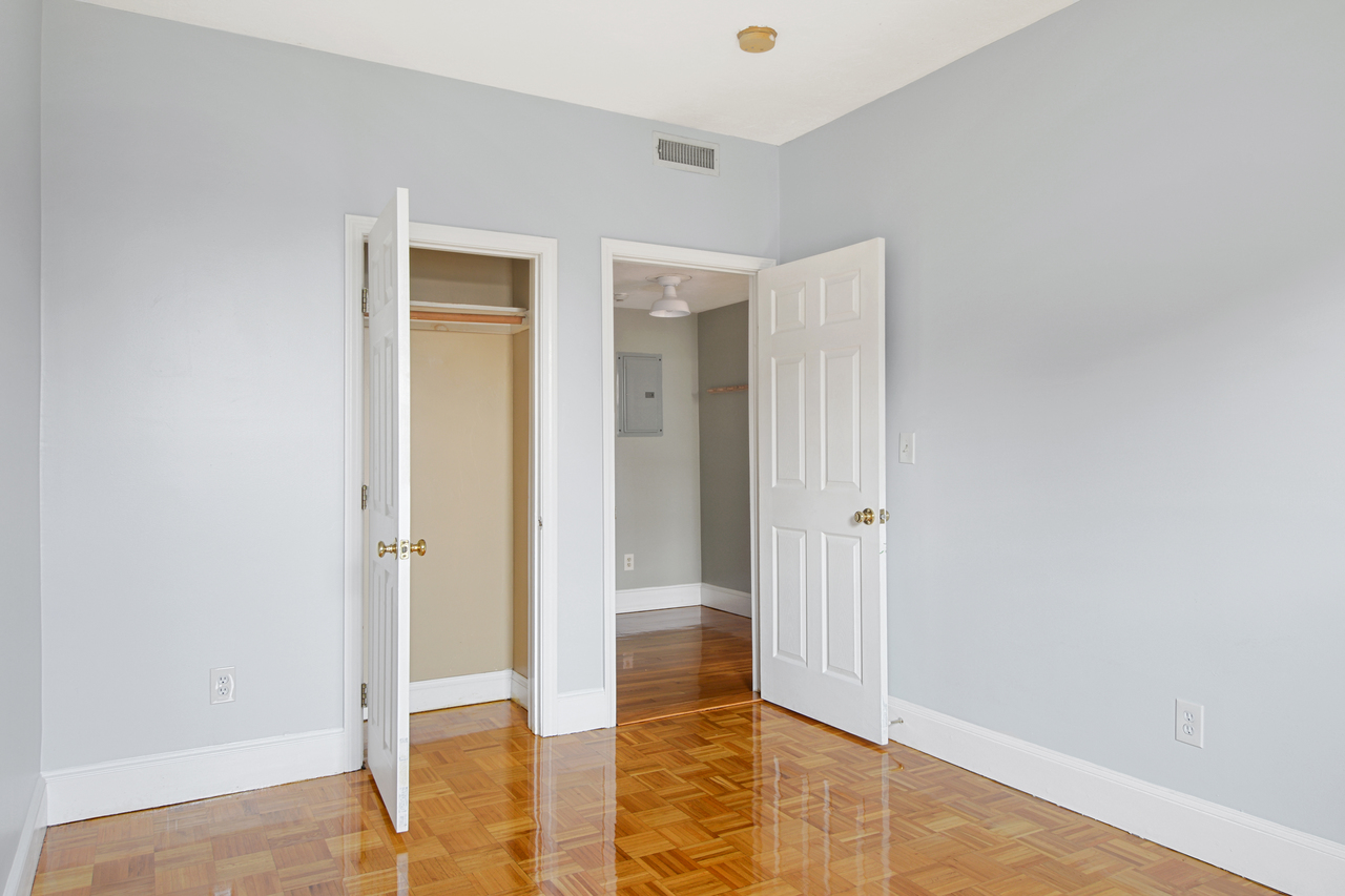  #535: Allston - Queen Bedroom D  -  #535: Allston  - Gallery -  3