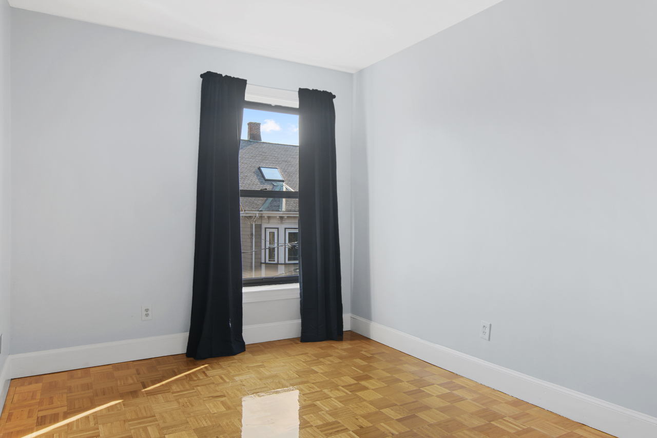  #535: Allston - Queen Bedroom D  -  #535: Allston  - Gallery -  2