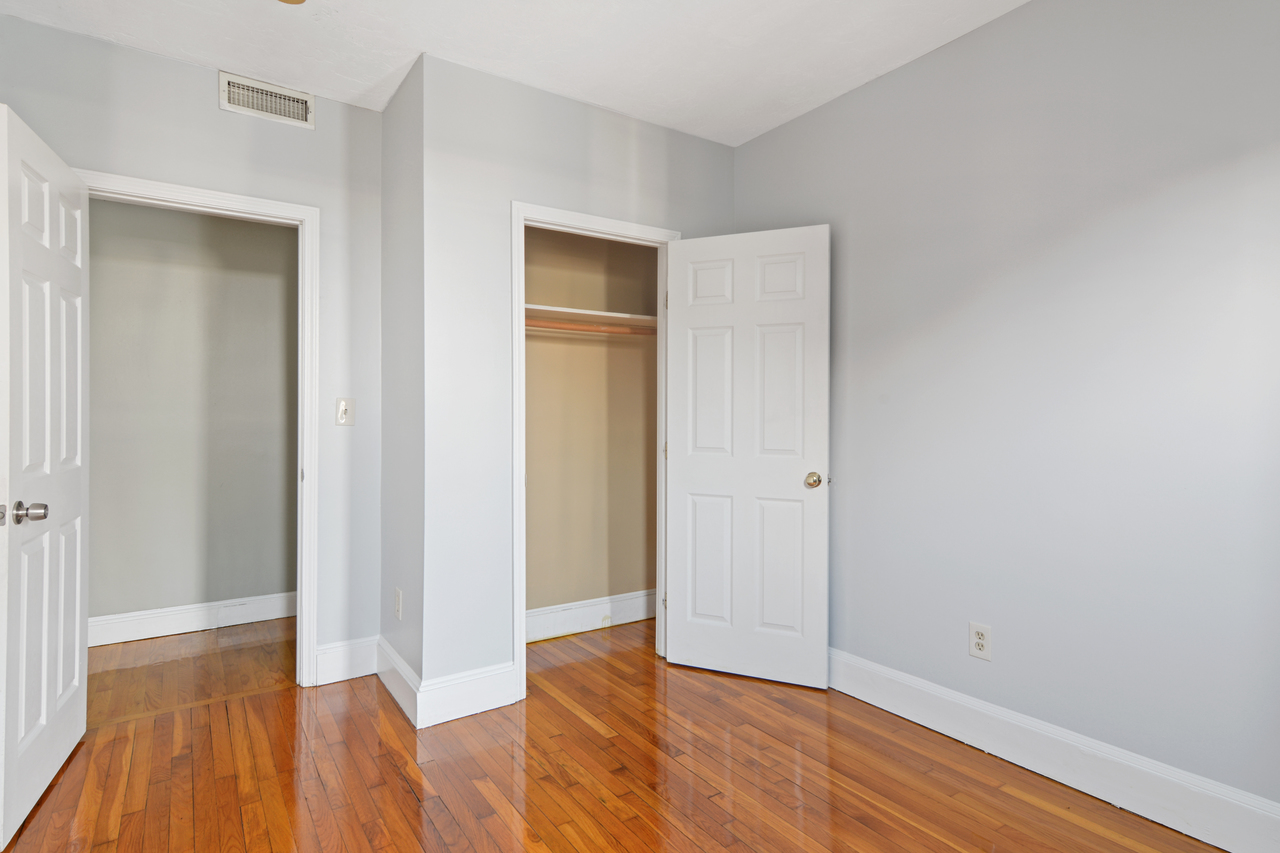  #535: Allston - Queen Bedroom A  -  #535: Allston  - Gallery -  9