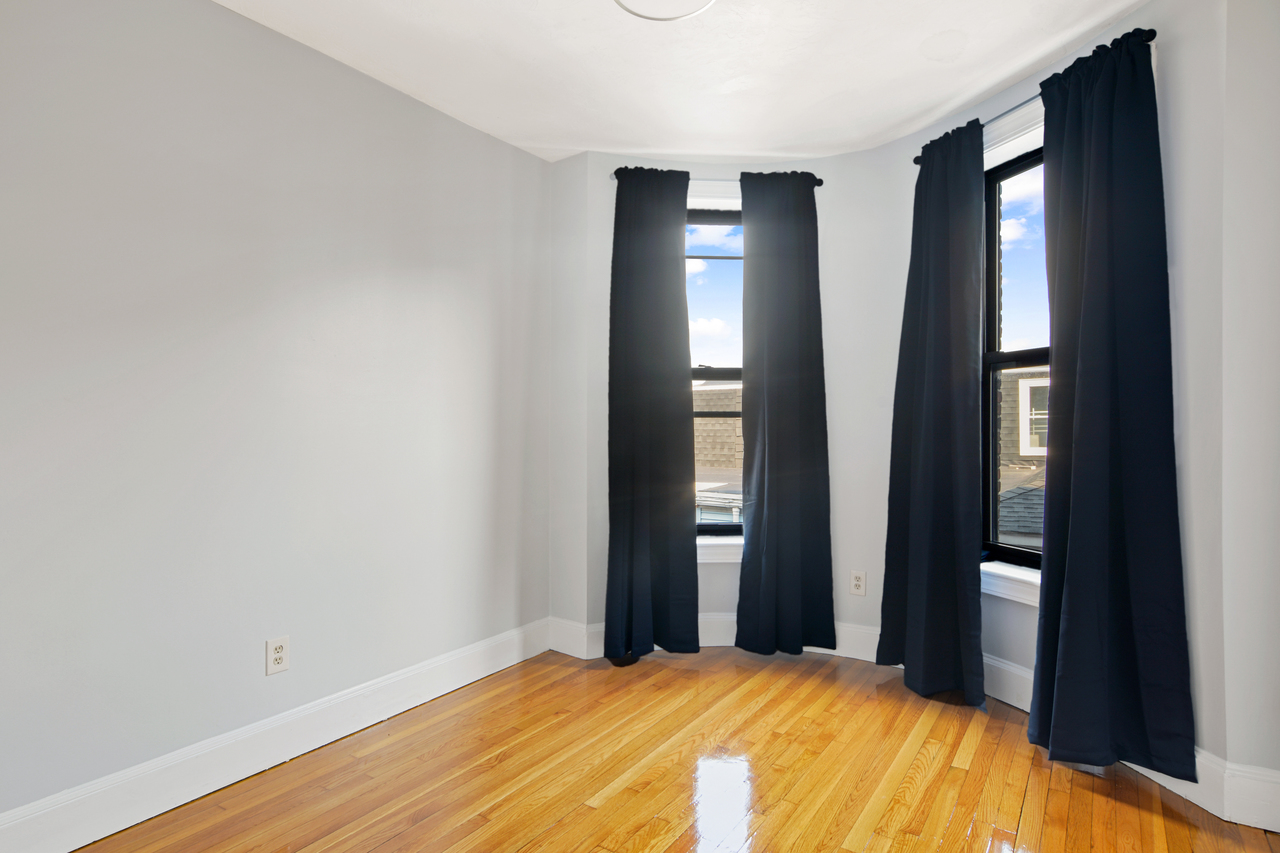  #535: Allston - Queen Bedroom A  -  #535: Allston  - Gallery -  8