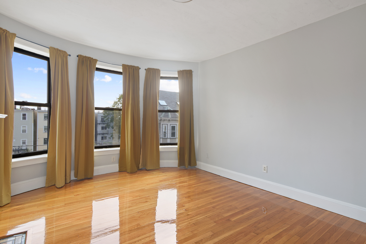  #535: Allston - Queen Bedroom C  -  #535: Allston  - Gallery -  5