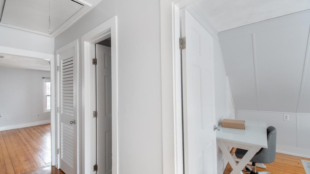 #1644: Somerville - Queen Bedroom D - 7