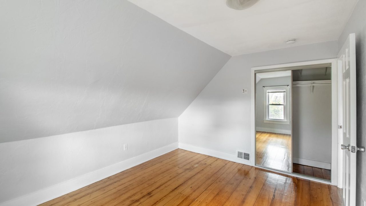 #1644: Somerville - Queen Bedroom D - 18