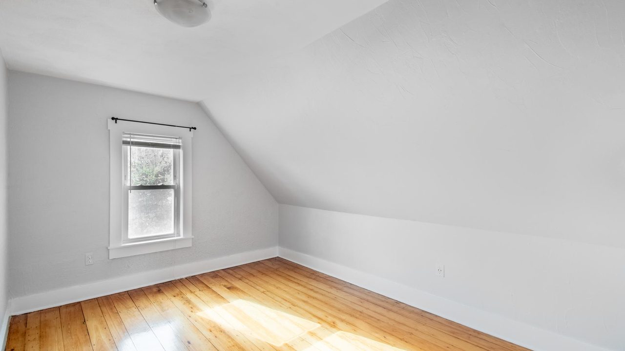#1644: Somerville - Queen Bedroom D - 19
