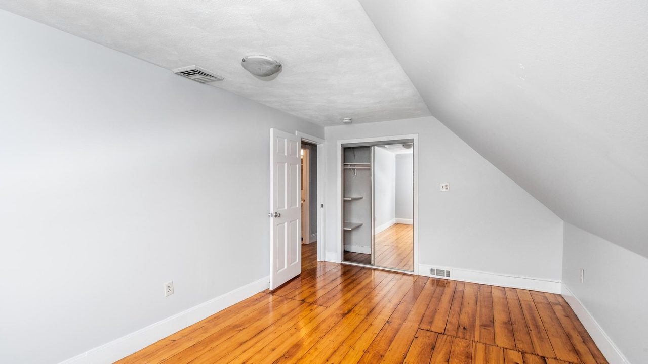 #1644: Somerville - Queen Bedroom C - 2