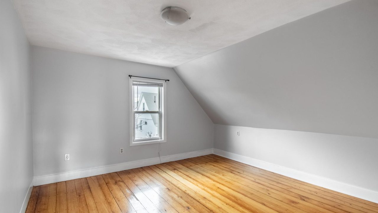 #1644: Somerville - Queen Bedroom B - 17