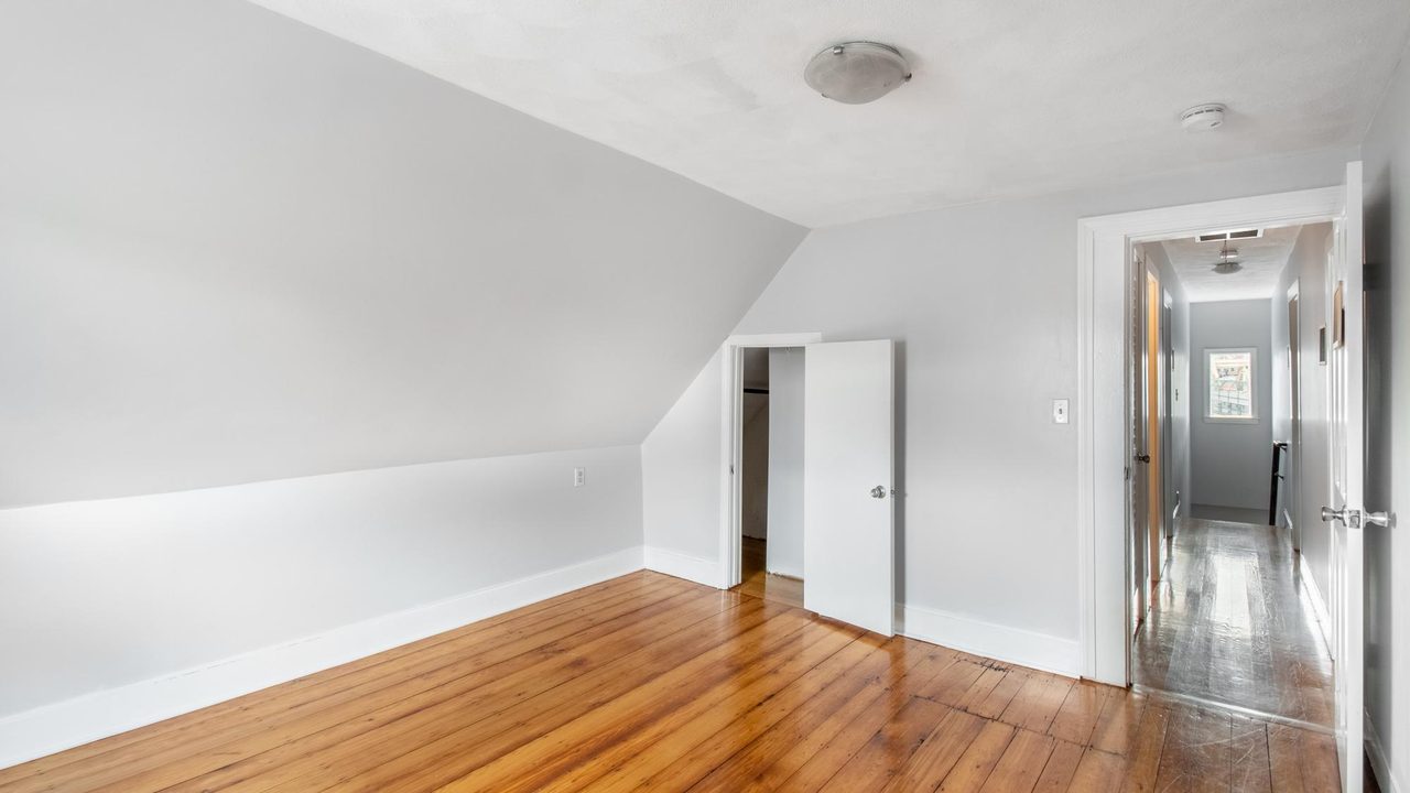 #1644: Somerville - Queen Bedroom B - 16
