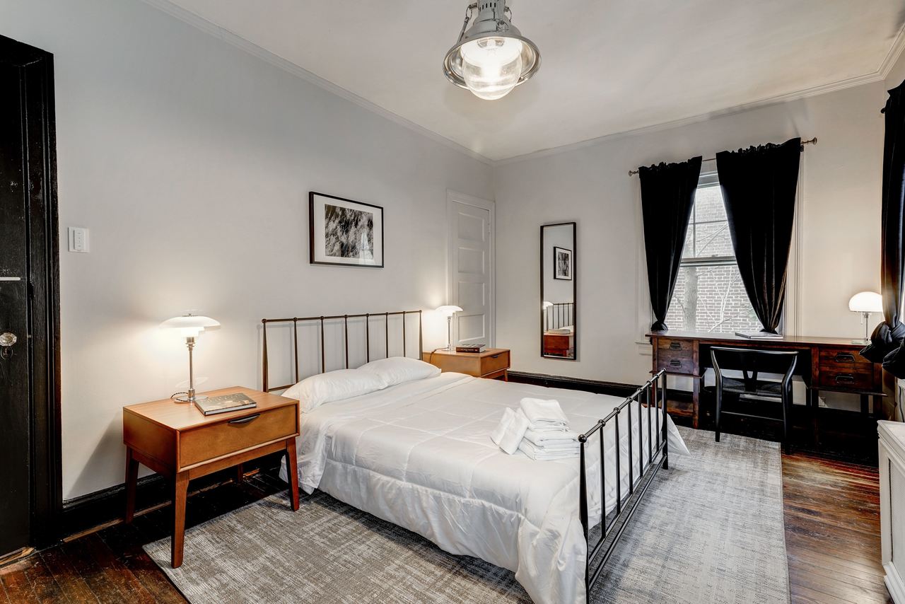  #115: Woodley Park - Queen Bedroom 2A  -  #115: Woodley Park  - Gallery -  3