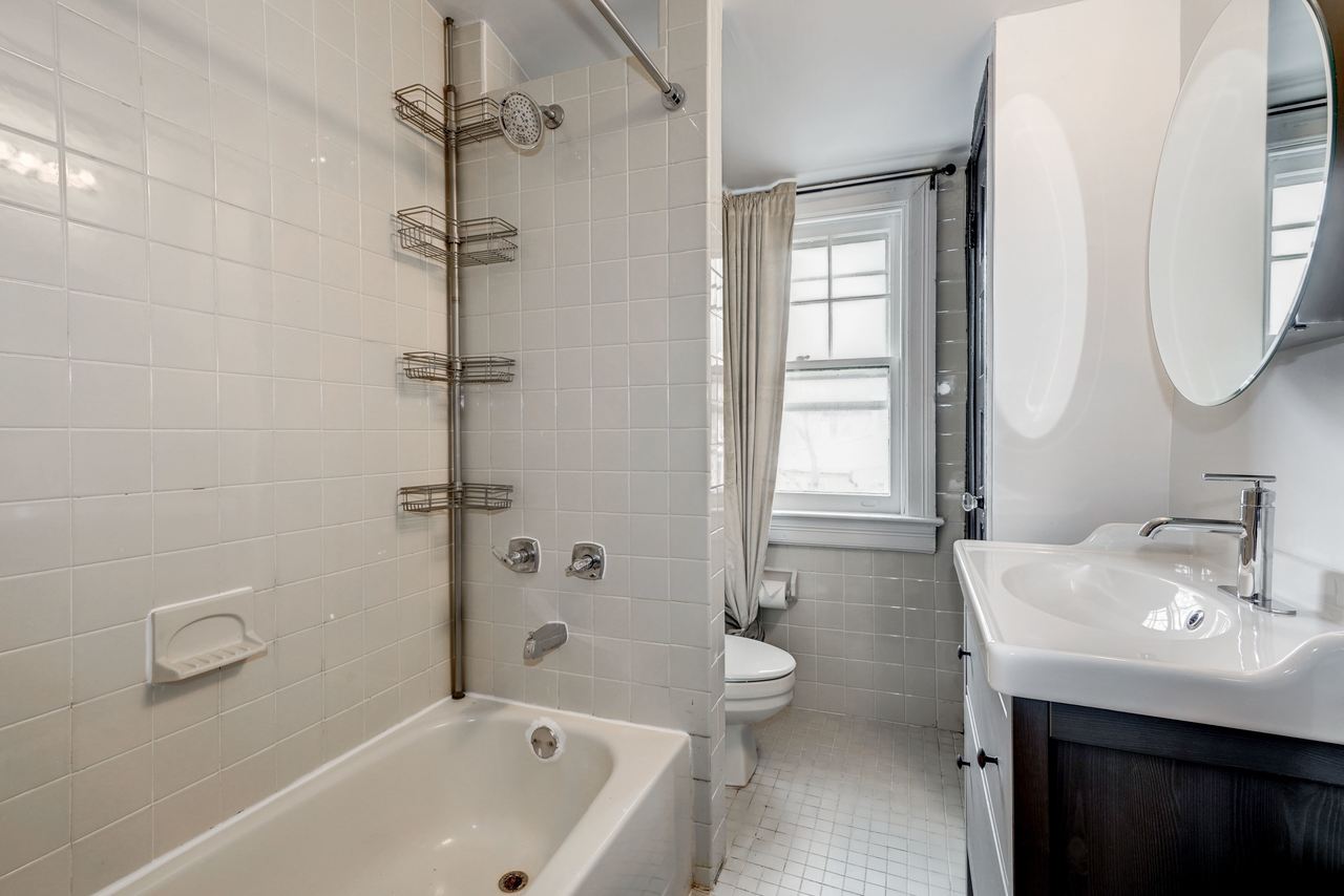  #115: Woodley Park - Queen Bedroom 2B  -  #115: Woodley Park  - Gallery -  8