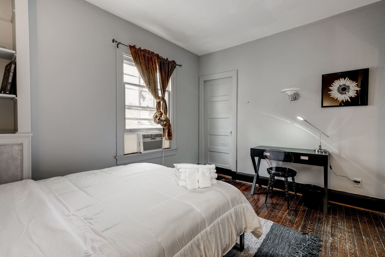  #115: Woodley Park - Queen Bedroom 2B  -  #115: Woodley Park  - Gallery -  3