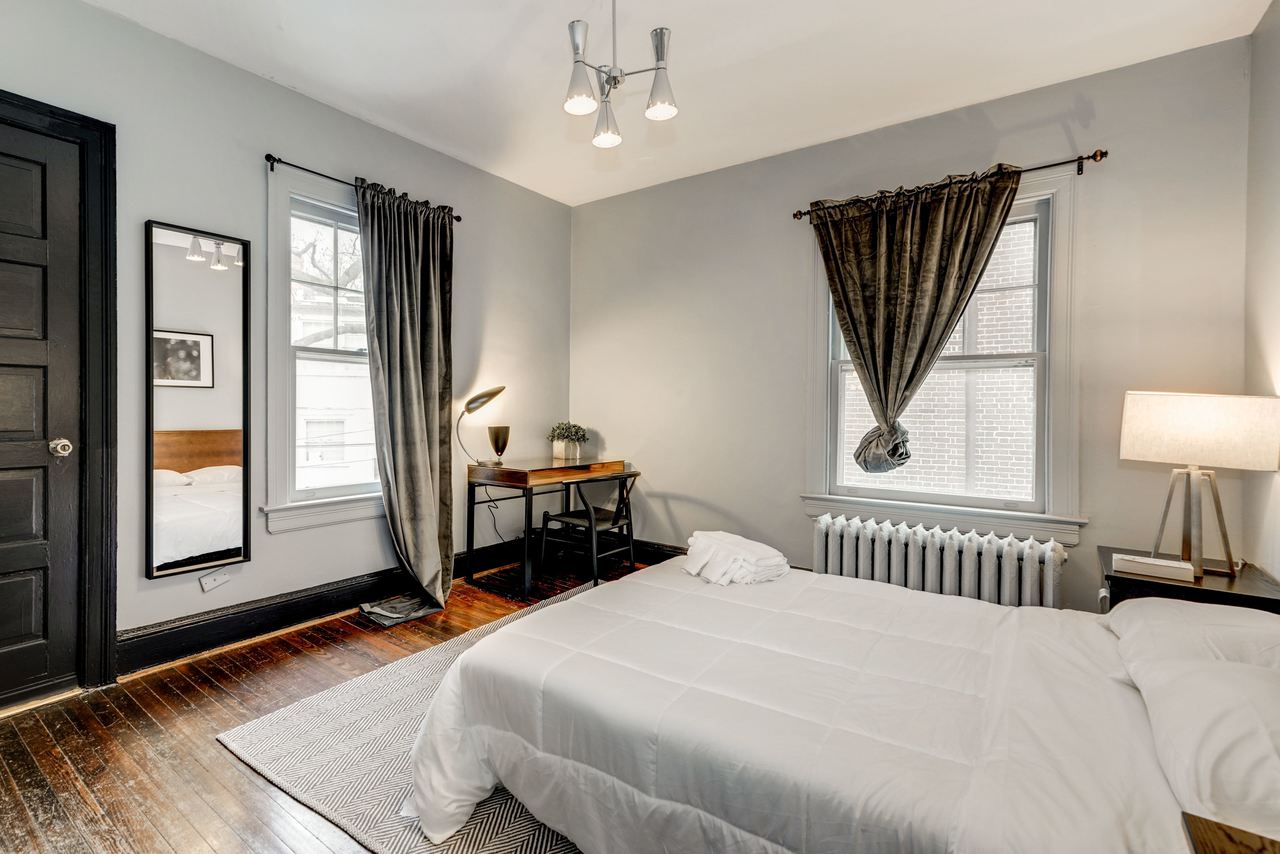  #115: Woodley Park - Queen Bedroom 2C W/Private Bathroom  -  #115: Woodley Park  - Gallery -  3