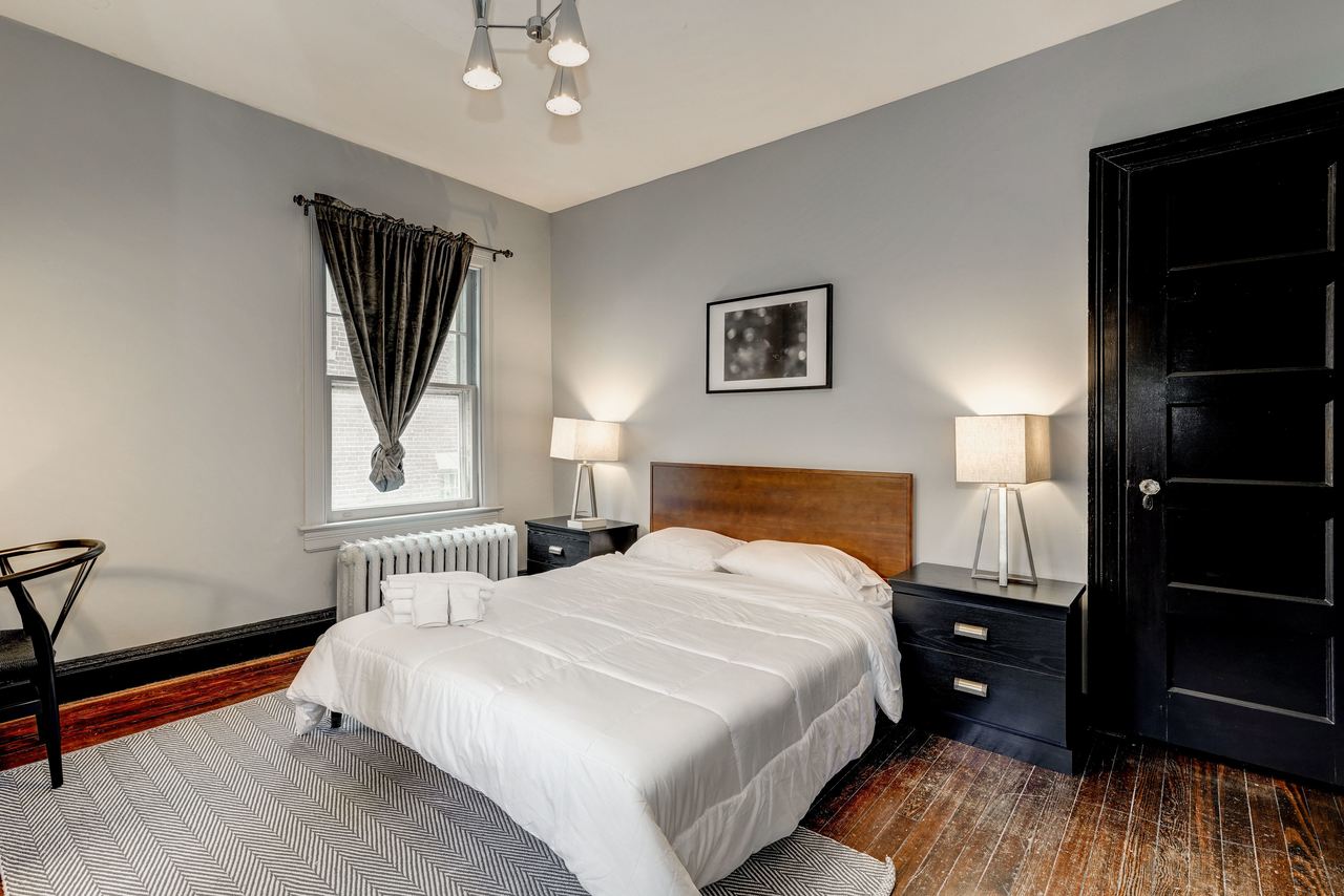  #115: Woodley Park - Queen Bedroom 2C W/Private Bathroom  -  #115: Woodley Park  - Gallery -  1