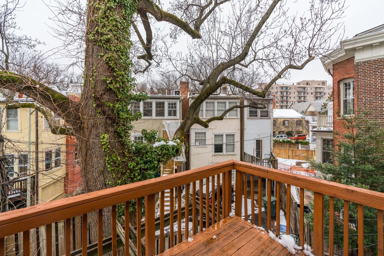  #115: Woodley Park - Queen Bedroom 2C W/Private Bathroom  -  #115: Woodley Park  - Gallery -  5