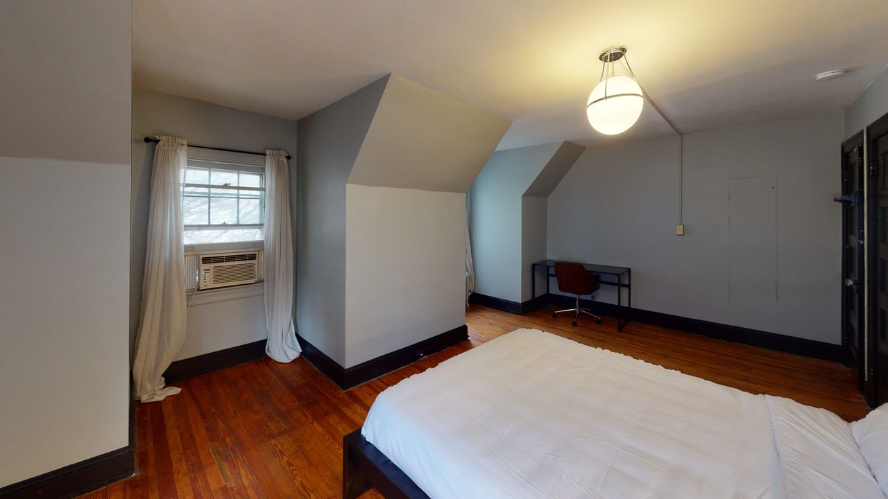  #115: Woodley Park - Queen Bedroom 3A  -  #115: Woodley Park  - Gallery -  3