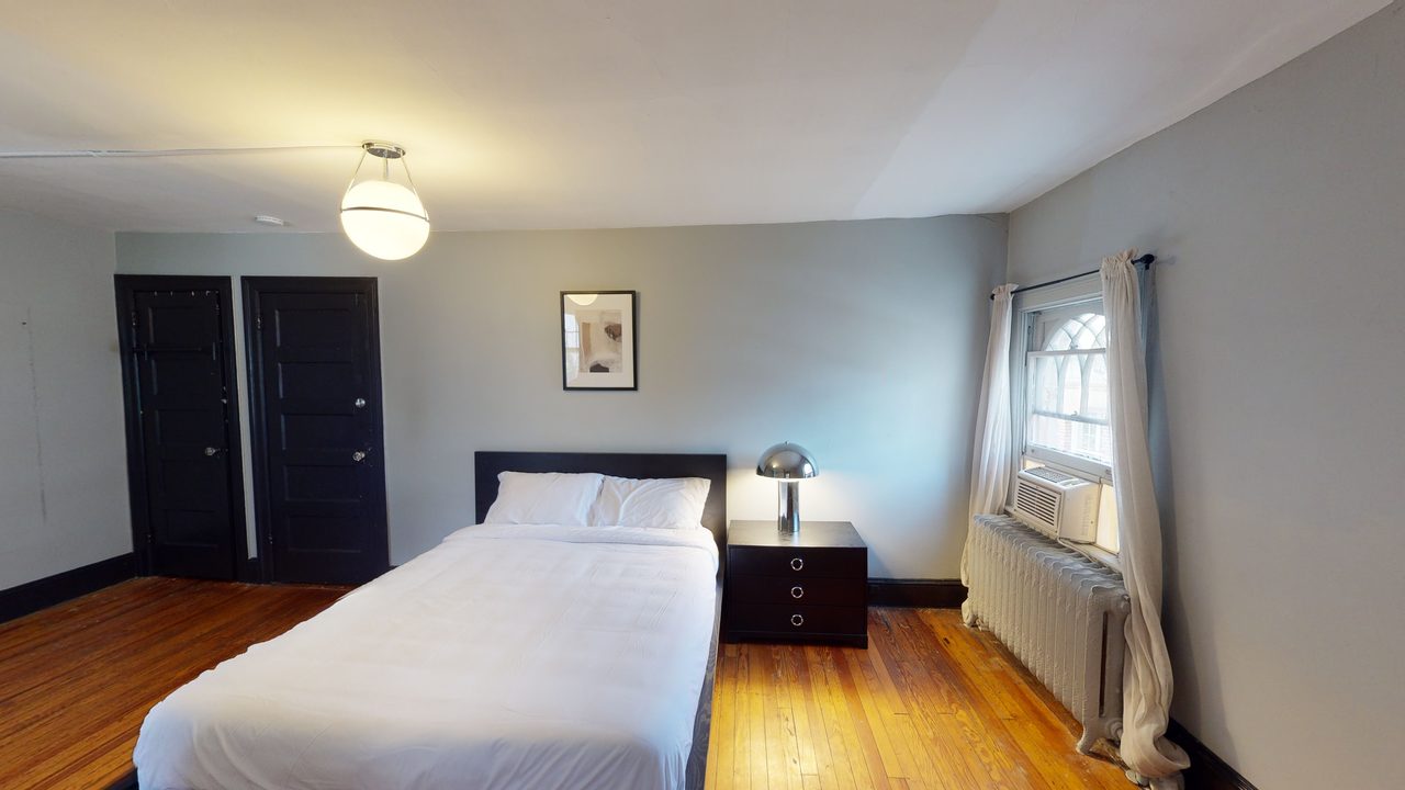  #115: Woodley Park - Queen Bedroom 3A  -  #115: Woodley Park  - Gallery -  2