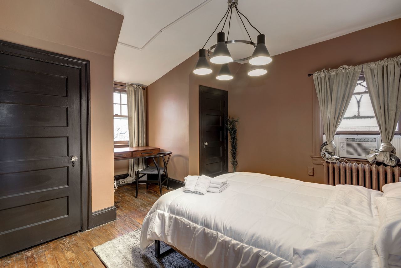  #115: Woodley Park - Full Bedroom 3C  -  #115: Woodley Park  - Gallery -  3