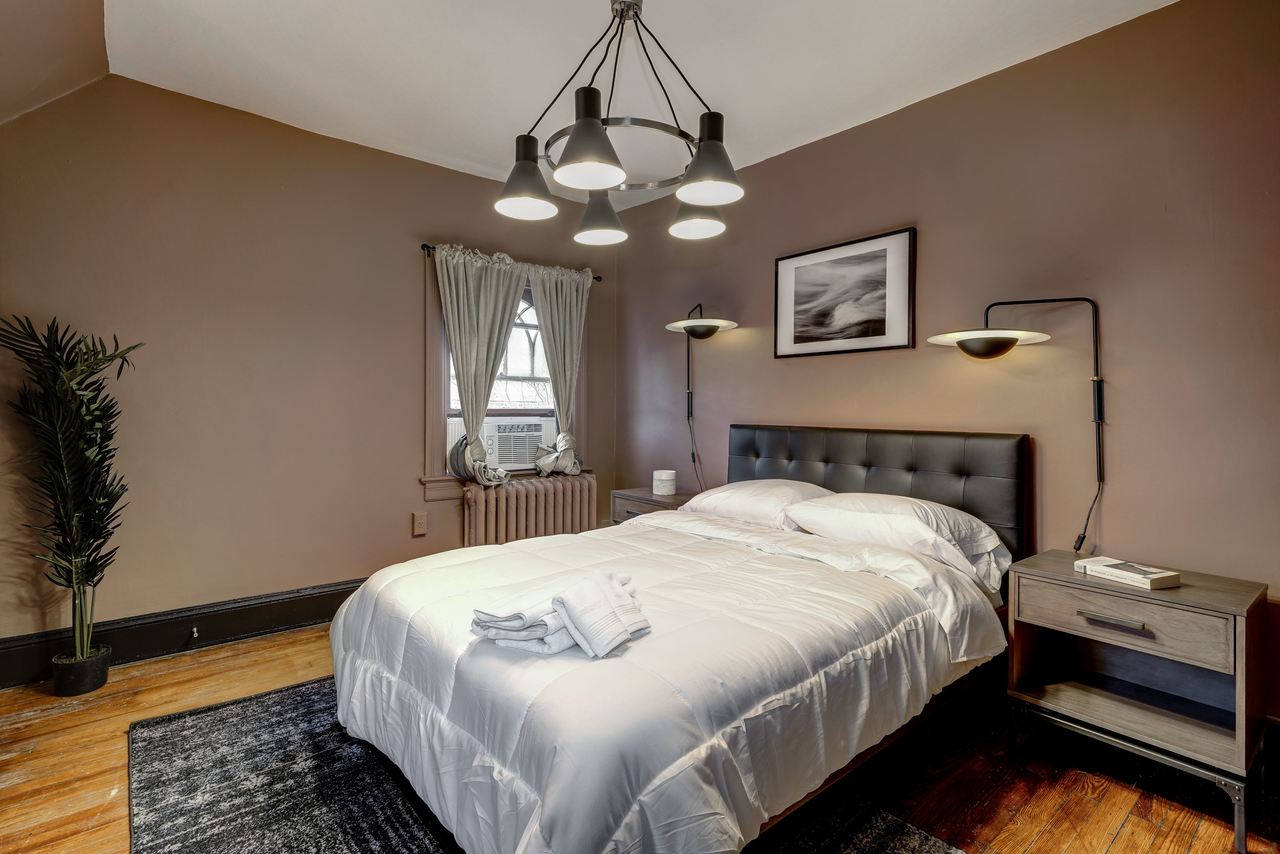  #115: Woodley Park - Full Bedroom 3C  -  #115: Woodley Park  - Gallery -  1