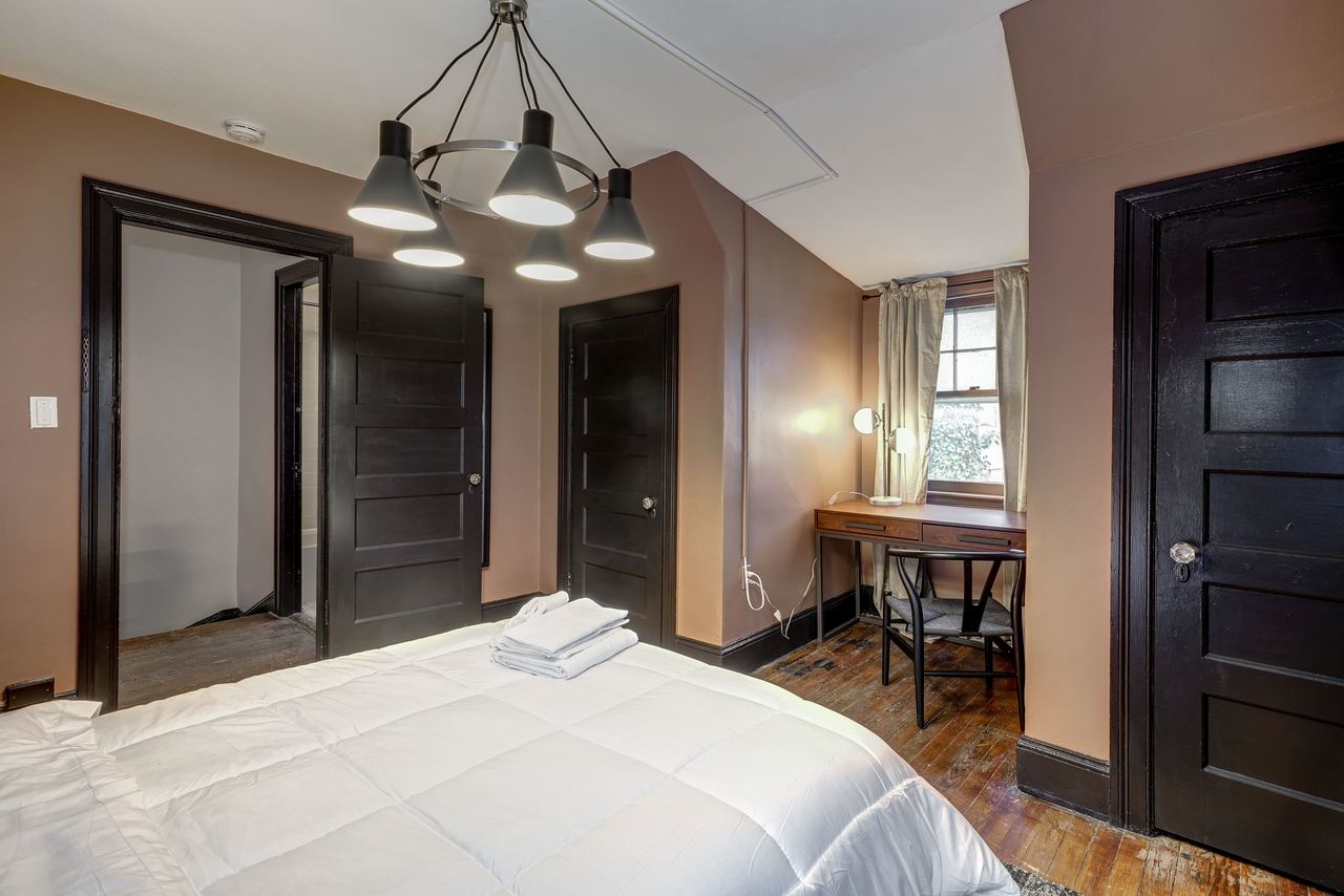  #115: Woodley Park - Full Bedroom 3C  -  #115: Woodley Park  - Gallery -  2
