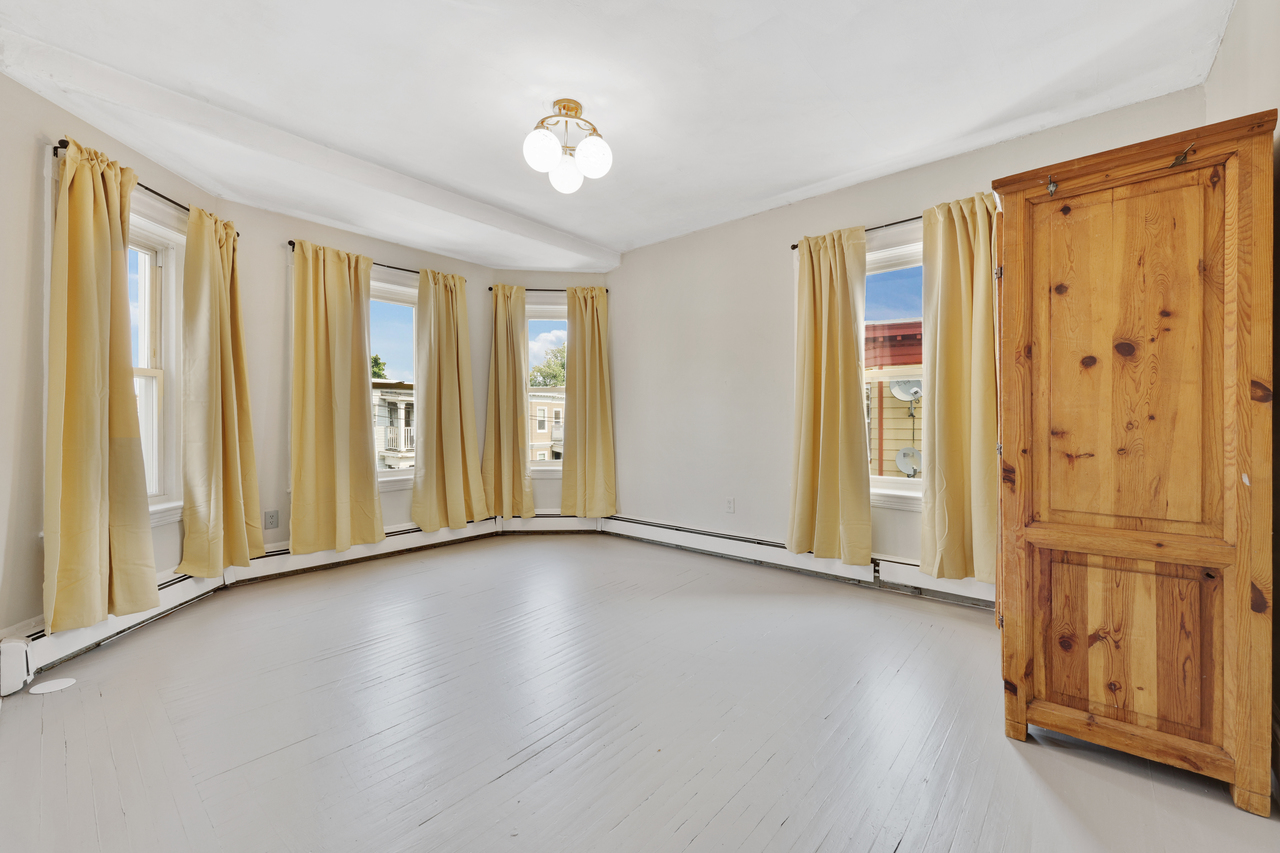 #502: Allston - Queen Bedroom A - 5