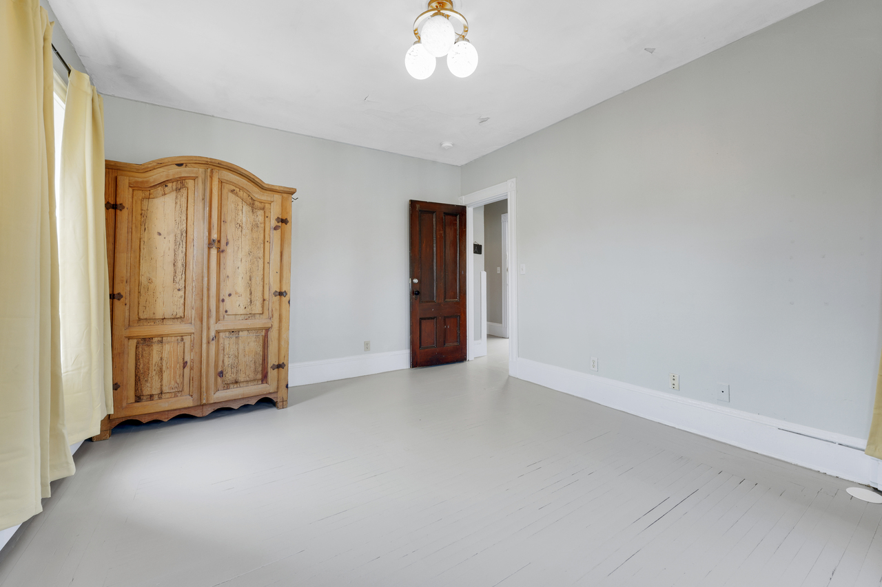 #502: Allston - Queen Bedroom A - 6