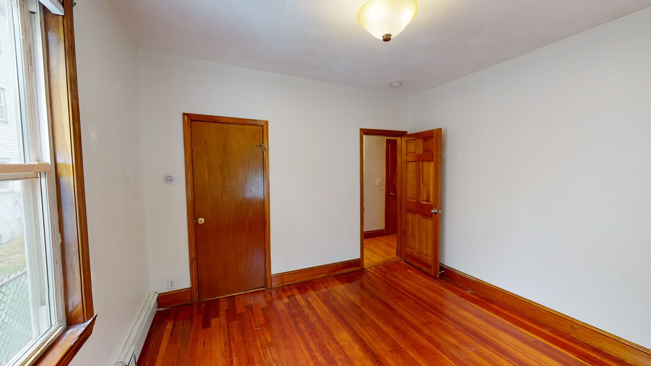 #1343: Somerville - Queen Bedroom A - 4