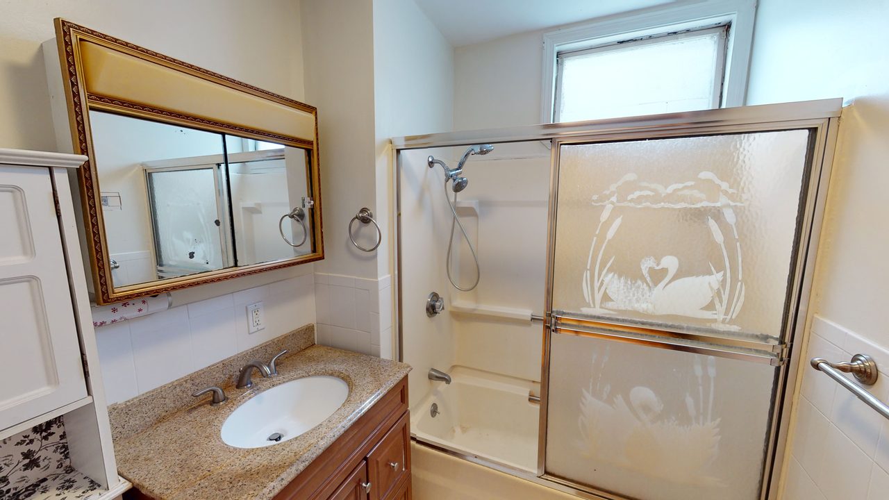 #1343: Somerville - Queen Bedroom C - 6
