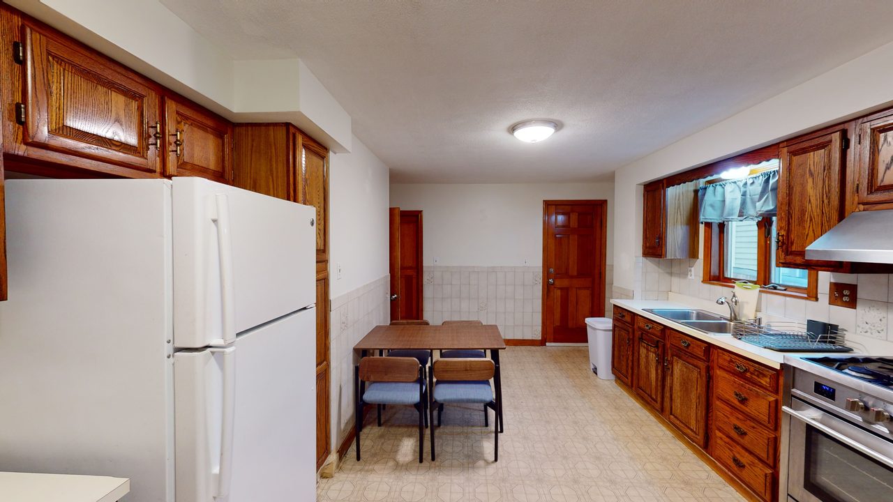 #1343: Somerville - Queen Bedroom C - 8