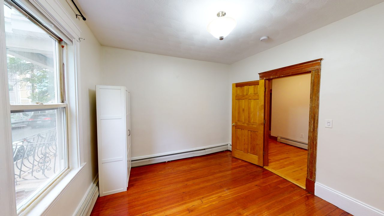 #1343: Somerville - Queen Bedroom E - 3