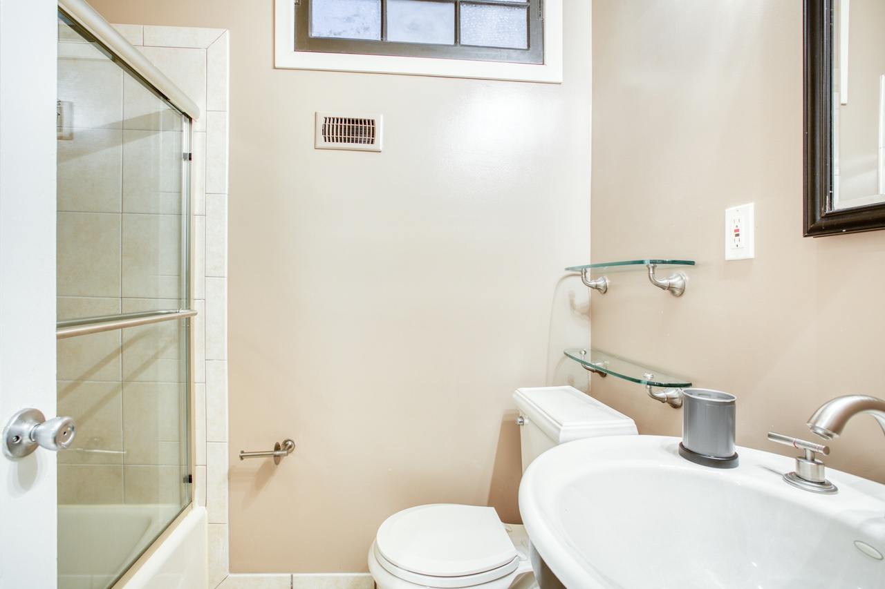  #271: Capitol Hill - Queen Bedroom A  -  #271: Capitol Hill  - Gallery -  9