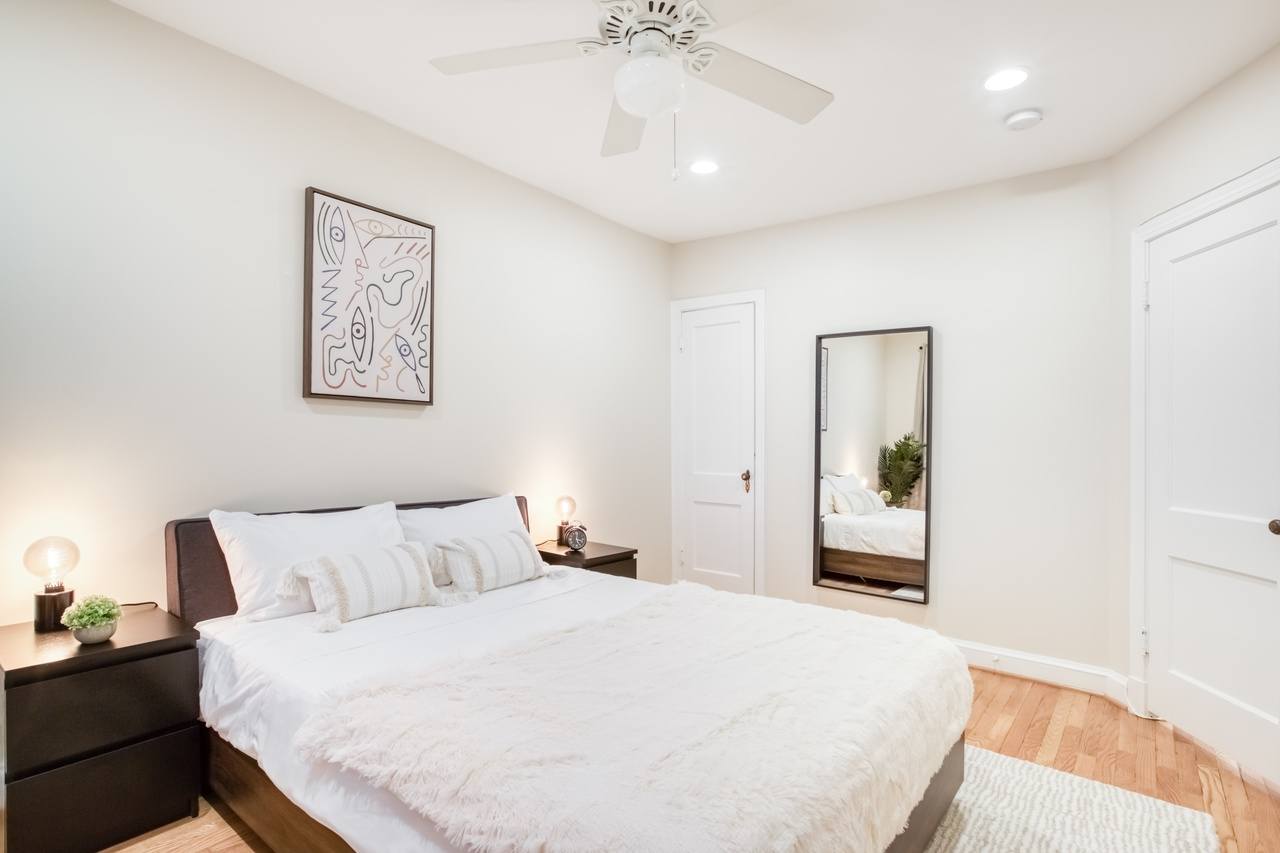  #271: Capitol Hill - Queen Bedroom B  -  #271: Capitol Hill  - Gallery -  11