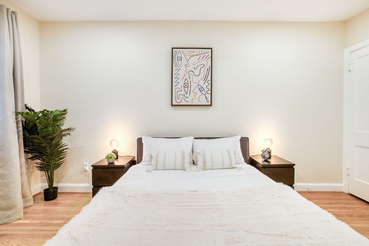  #271: Capitol Hill - Queen Bedroom B  -  #271: Capitol Hill  - Gallery -  10