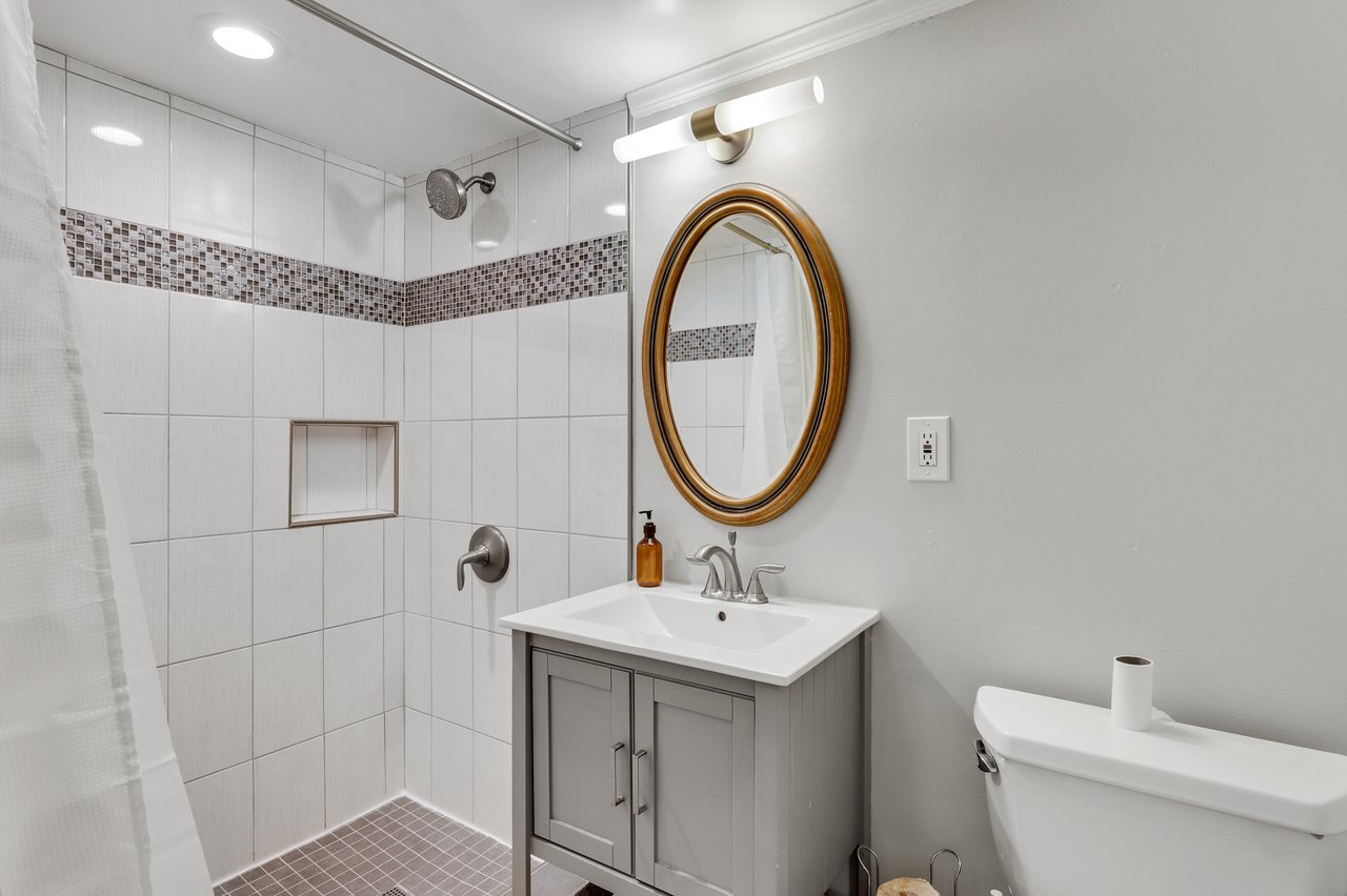  #526: Southwest Waterfront - Queen Bedroom 3G W/Private Bathroom  -  #526: Southwest Waterfront  - Gallery -  14