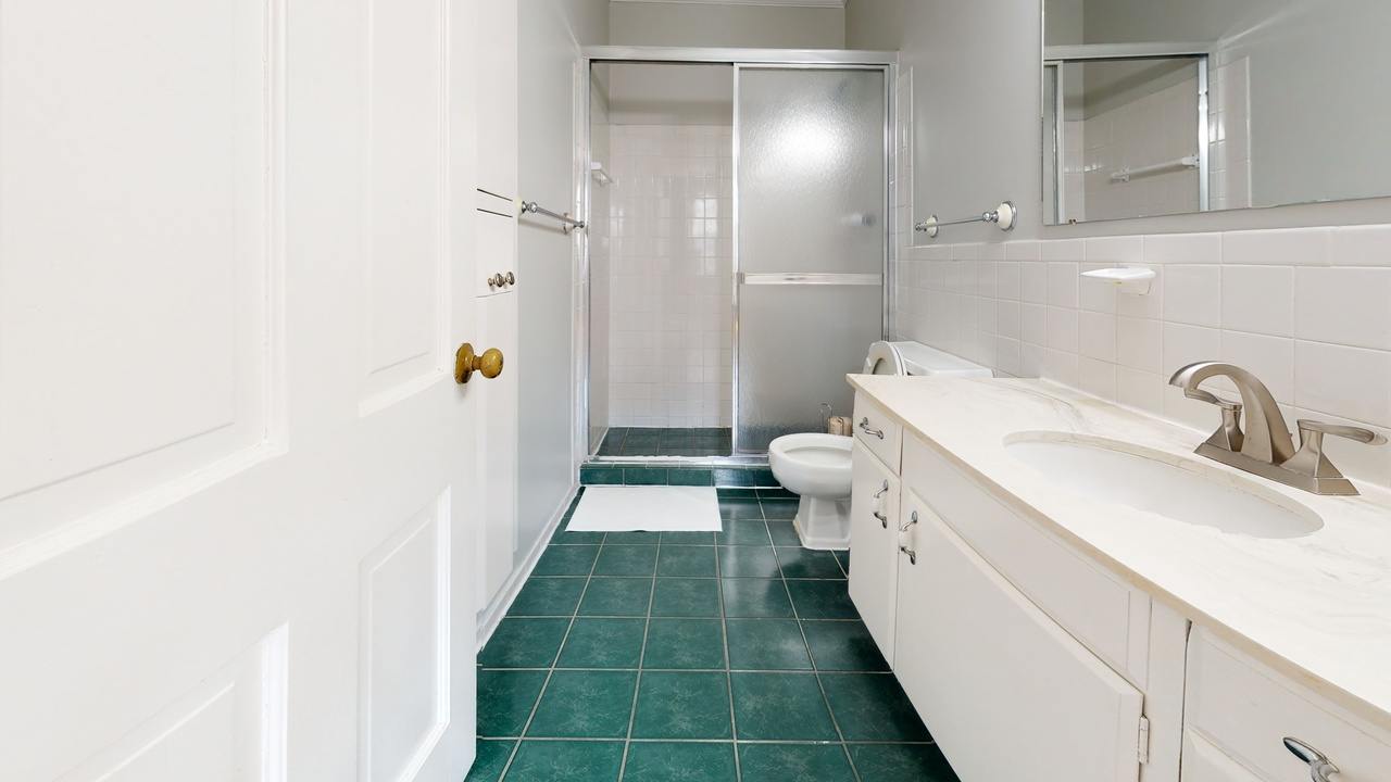  #526: Southwest Waterfront - Queen Bedroom 3G W/Private Bathroom  -  #526: Southwest Waterfront  - Gallery -  5