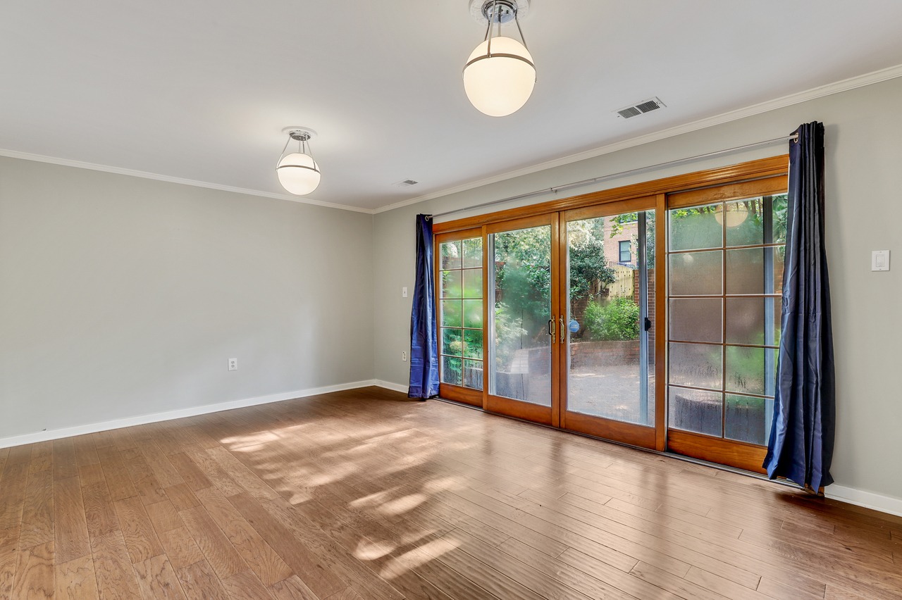  #526: Southwest Waterfront - Queen Bedroom 1B W/Private Patio  -  #526: Southwest Waterfront  - Gallery -  4