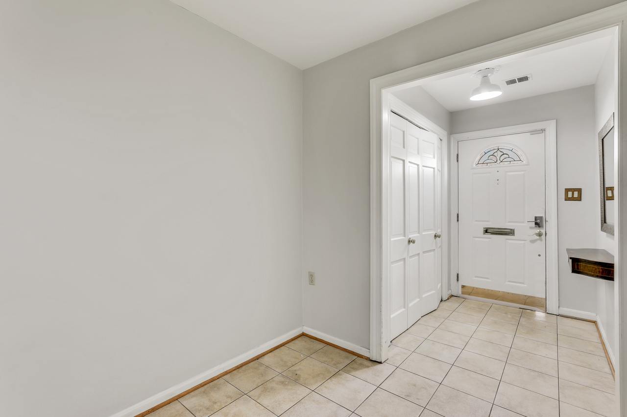  #526: Southwest Waterfront - Queen Bedroom 3E  -  #526: Southwest Waterfront  - Gallery -  7