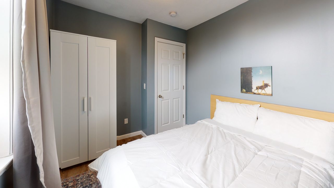  #470: North End - Queen Bedroom B  -  #470: North End  - Gallery -  11