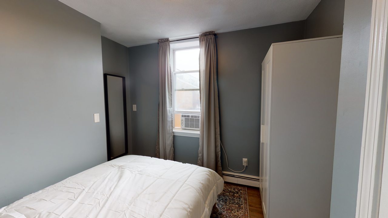 #470: North End - Queen Bedroom B  -  #470: North End  - Gallery -  2