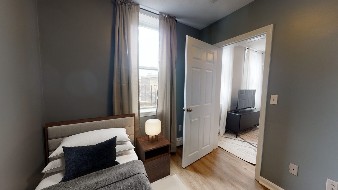  #470: North End - Queen Bedroom C  -  #470: North End  - Gallery -  8