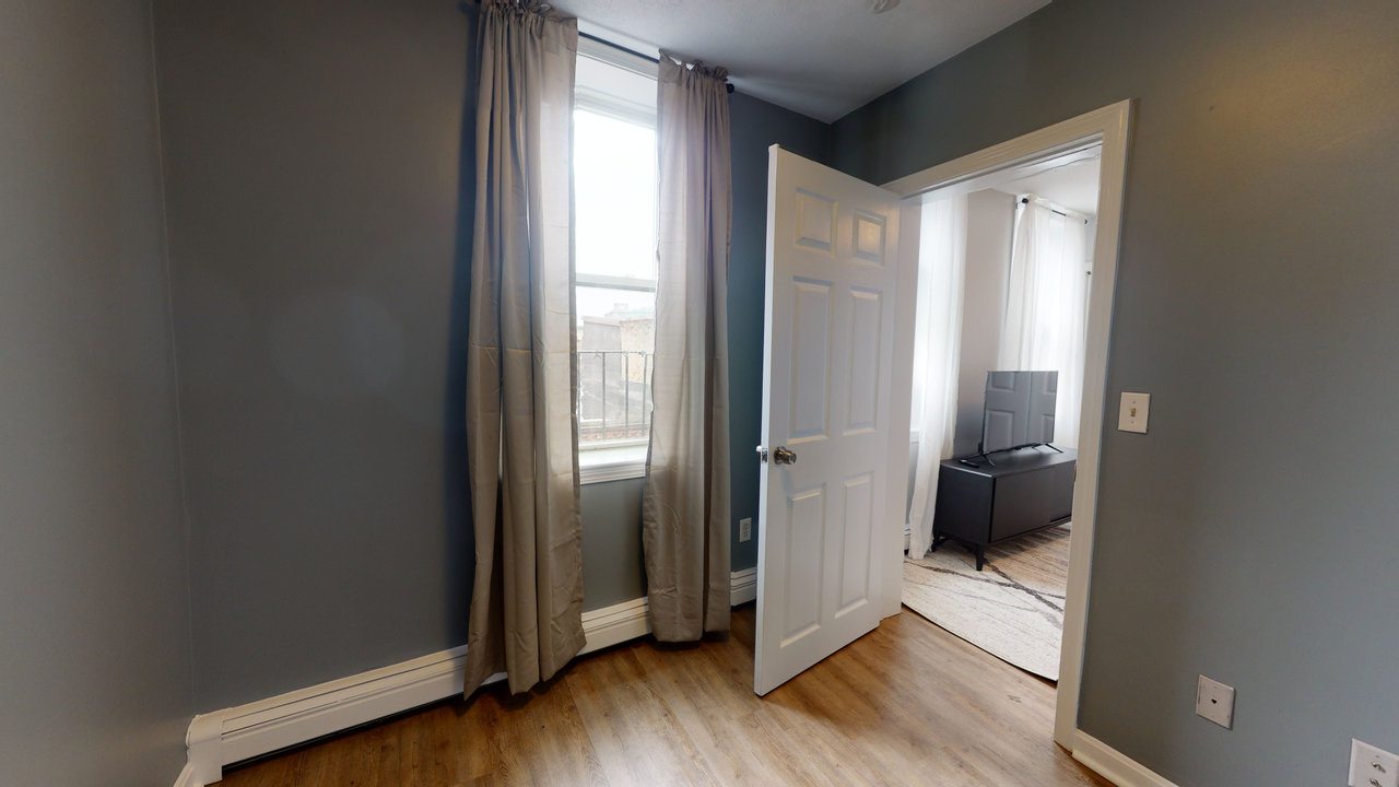  #470: North End - Queen Bedroom C  -  #470: North End  - Gallery -  9