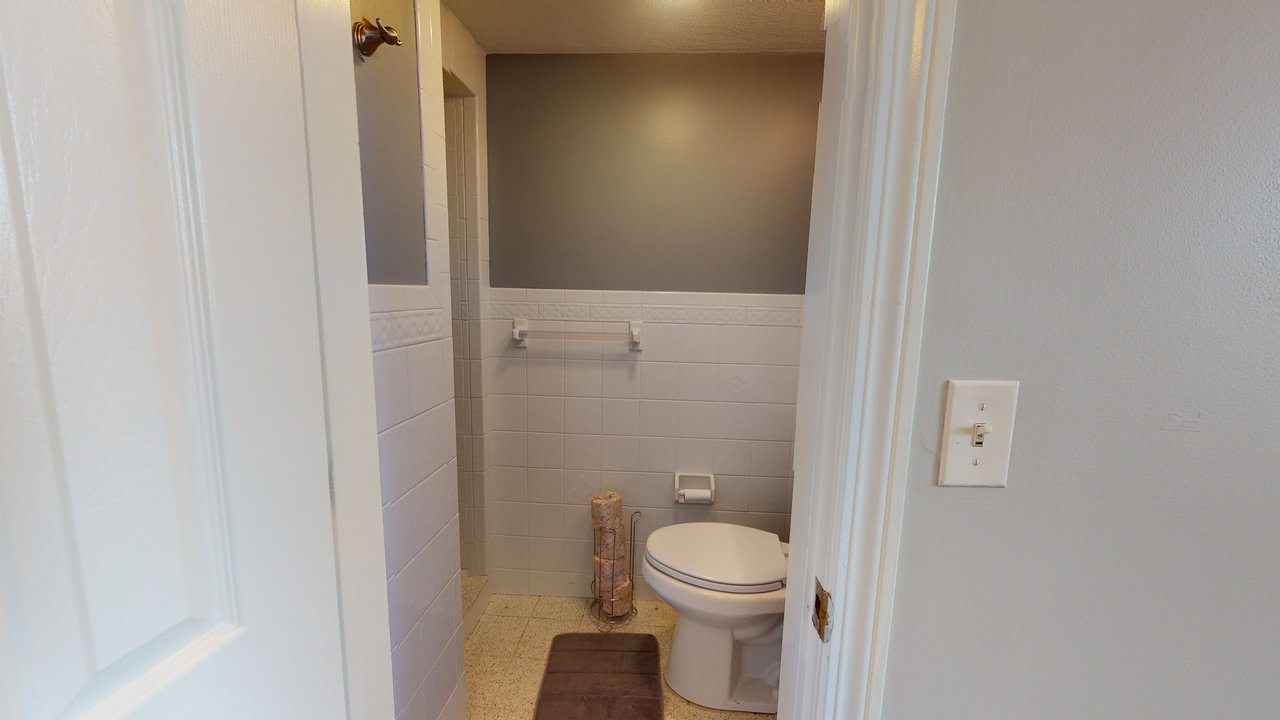  #470: North End - Queen Bedroom C  -  #470: North End  - Gallery -  4