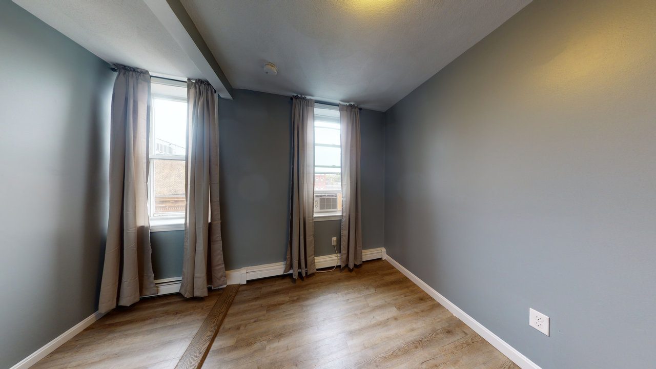  #470: North End - Queen Bedroom A  -  #470: North End  - Gallery -  3