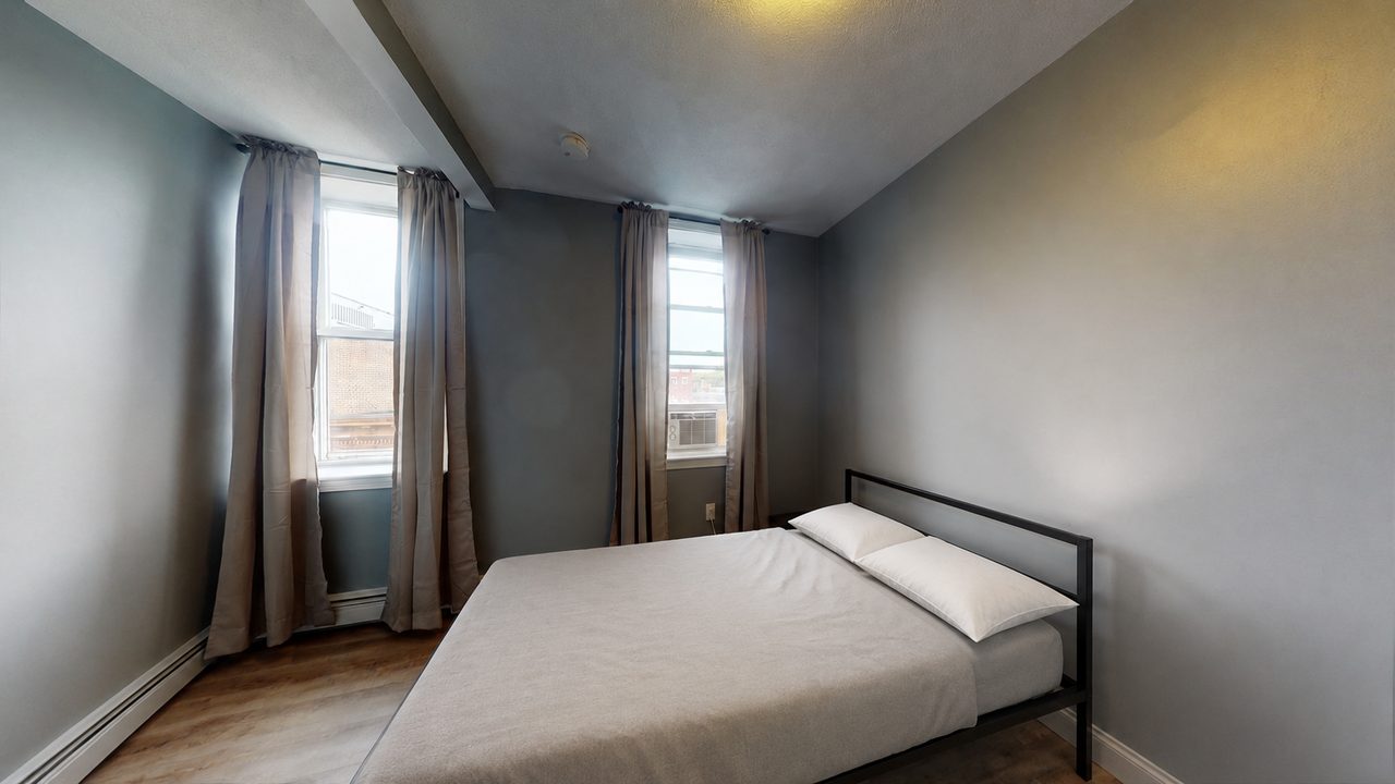 #470: North End - Queen Bedroom A - 14