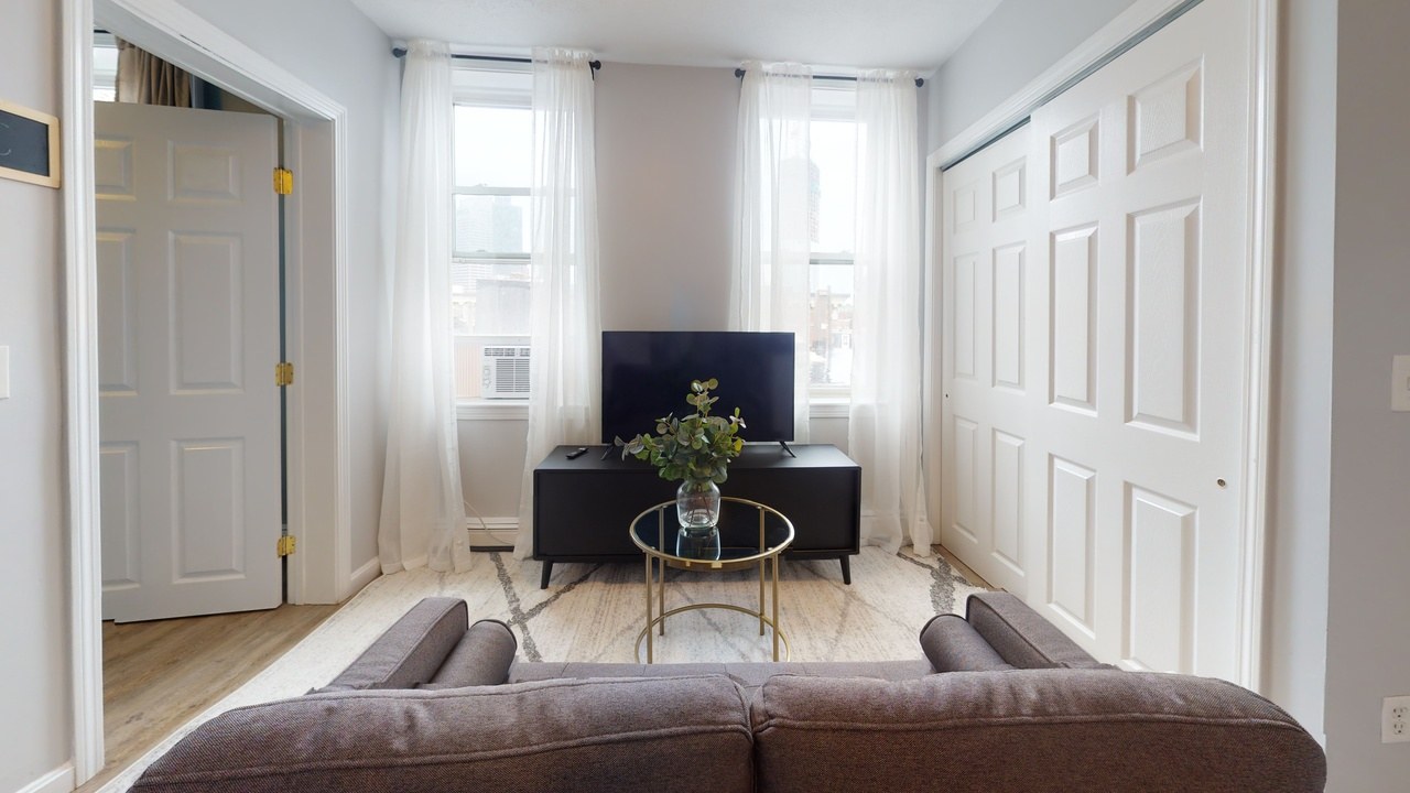  #470: North End - Queen Bedroom A  -  #470: North End  - Gallery -  7
