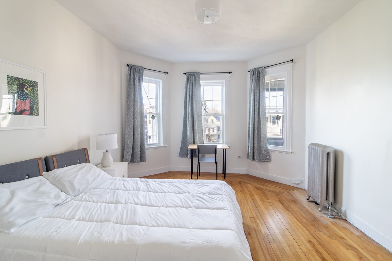 #1733: Dorchester Center - Queen Bedroom A - 1