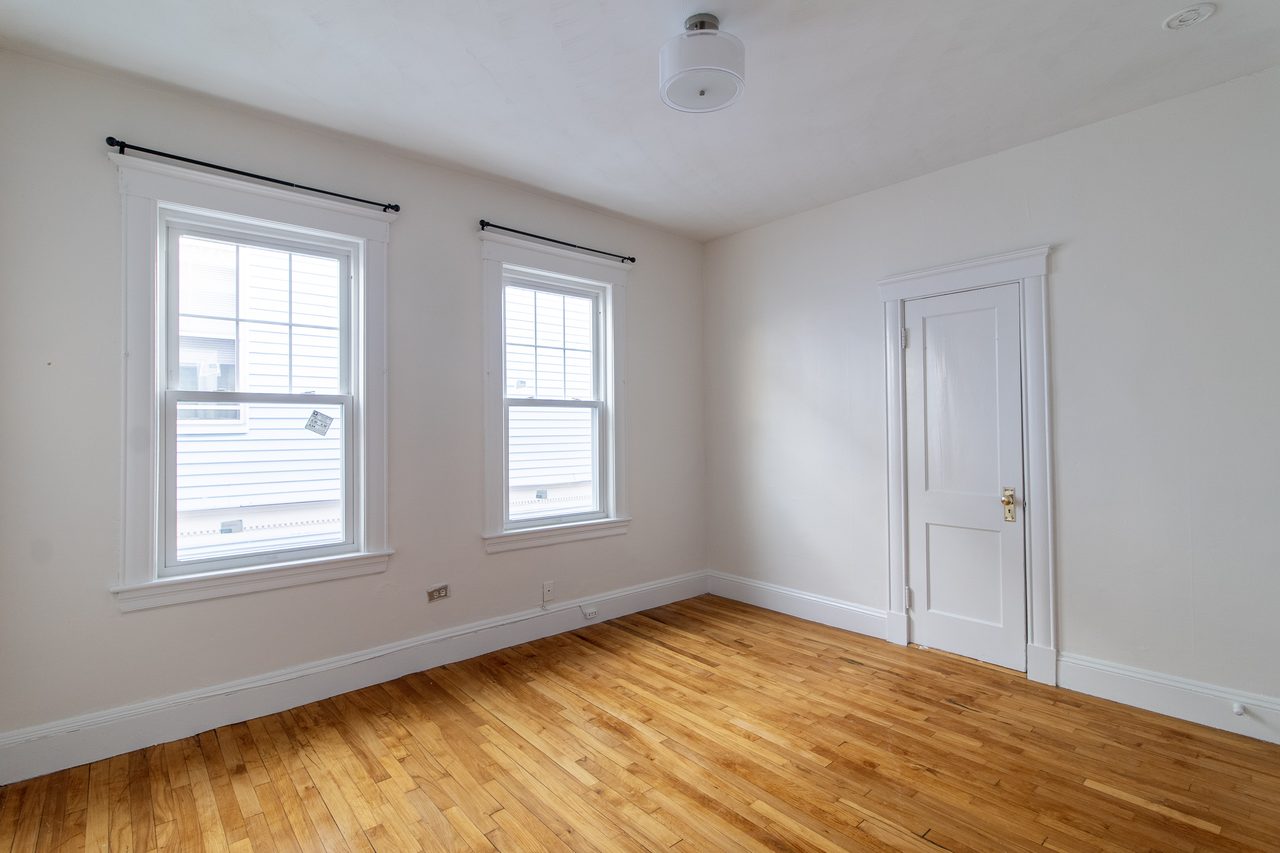 #1733: Dorchester Center - Queen Bedroom B - 4